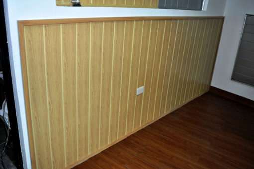 Zócalo madera maple oficina