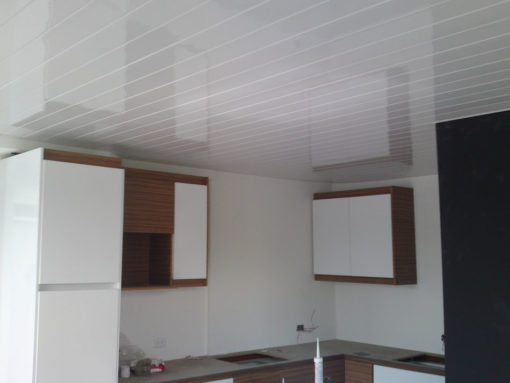 CIELO-RASO-BLANCO-ACANALADO